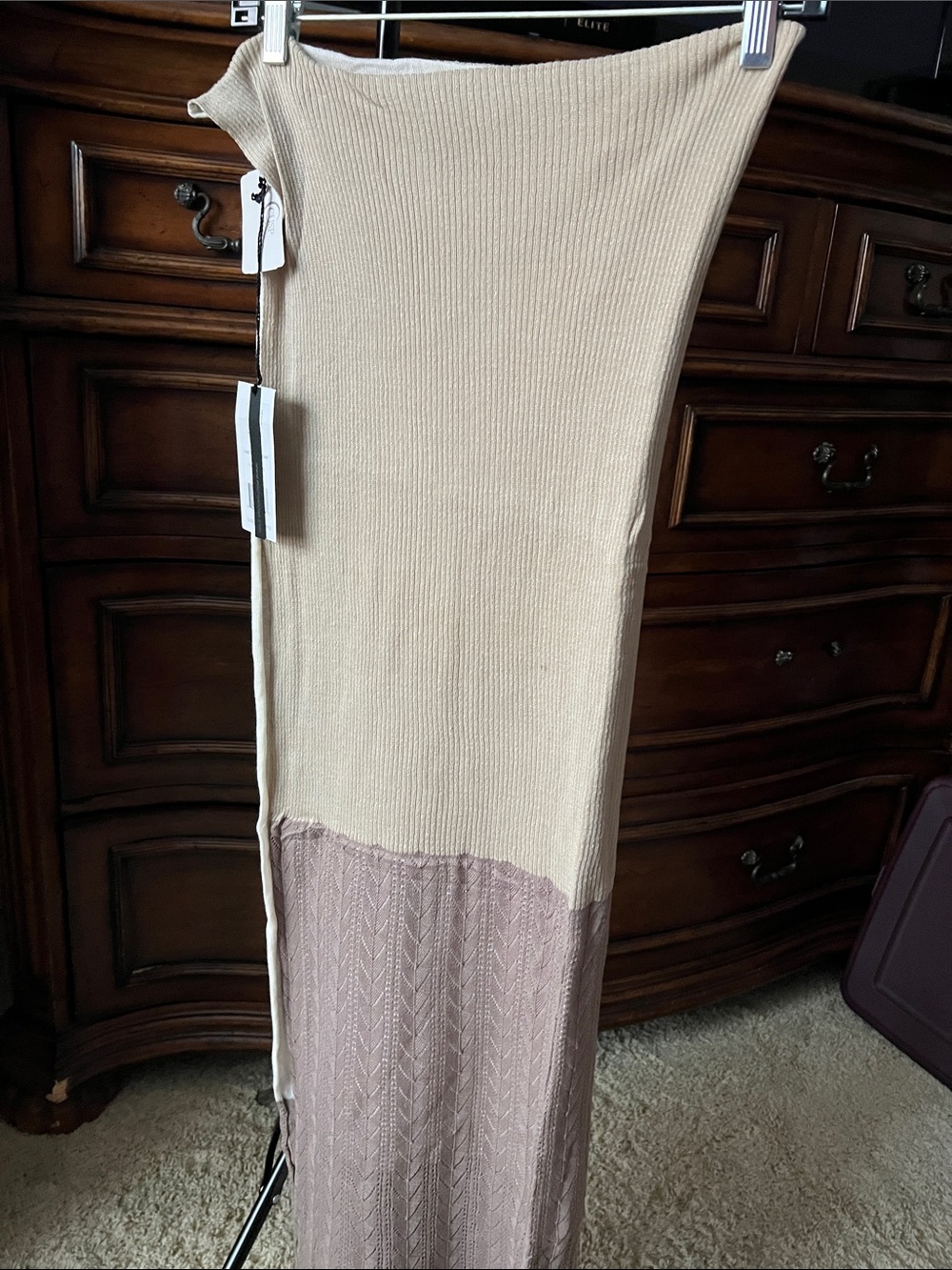 Neiman Marcus Two-Tone Ribbed Knit Scarf in Beige and Mauve